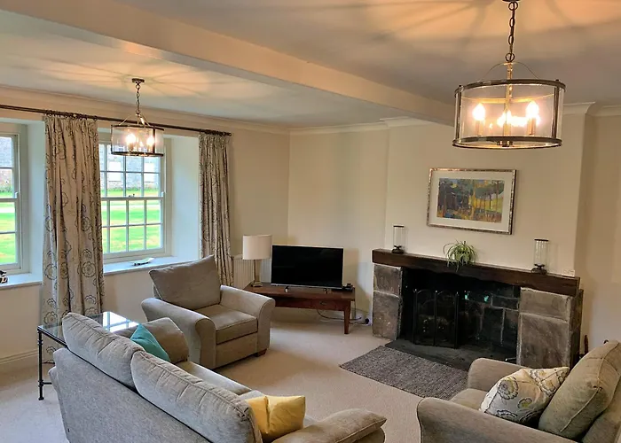 Finest Retreats - Ingleby Manor - Courtyard