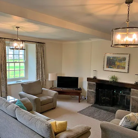 Finest Retreats - Ingleby Manor - Courtyard